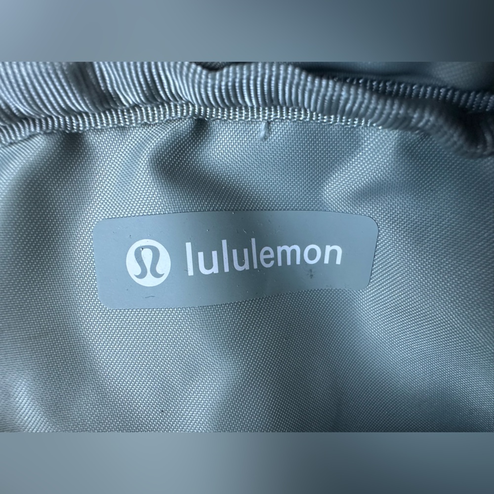 EUCđź©¶Lululemon Everywhere Belt Bag 1L Jade Gray - Picture 7 of 9